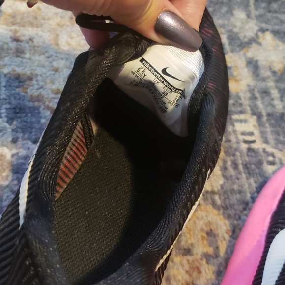 Nike shoes - Picture 5 of 7